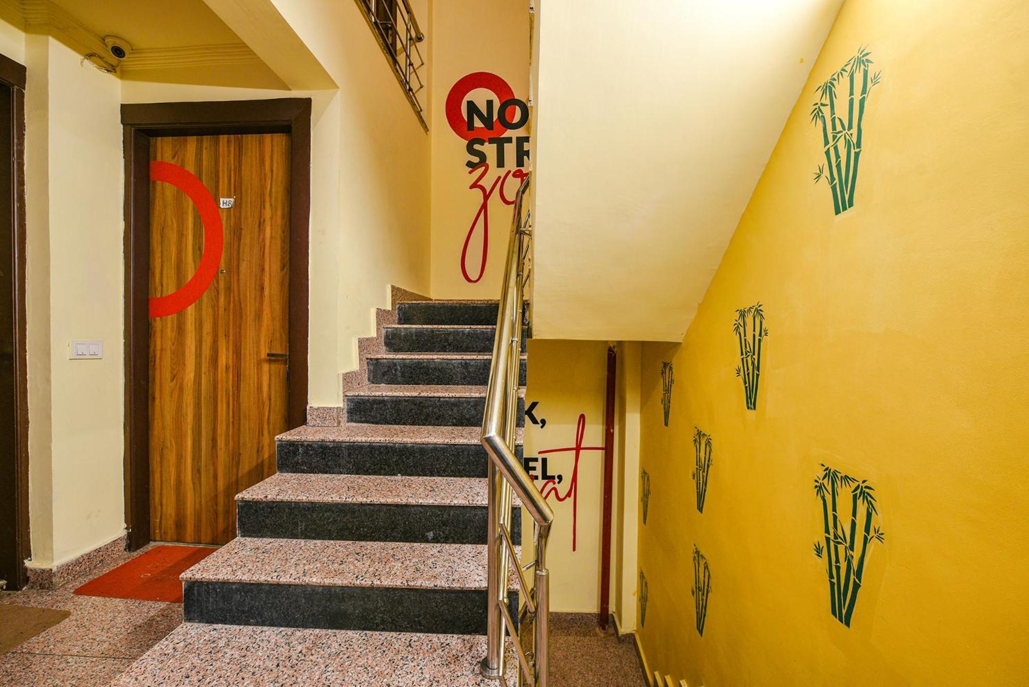 Fabhotel Ishtara Auberge New Delhi Exterior photo
