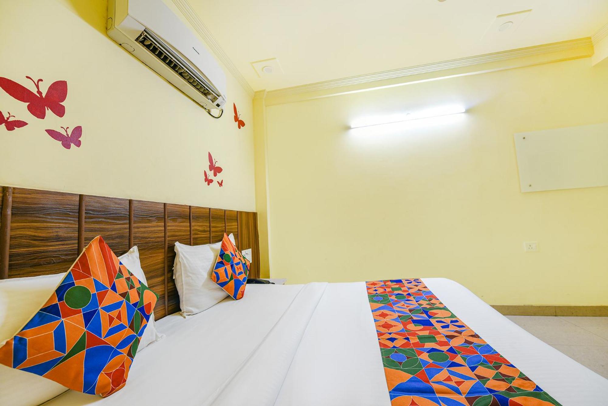 Fabhotel Ishtara Auberge New Delhi Exterior photo