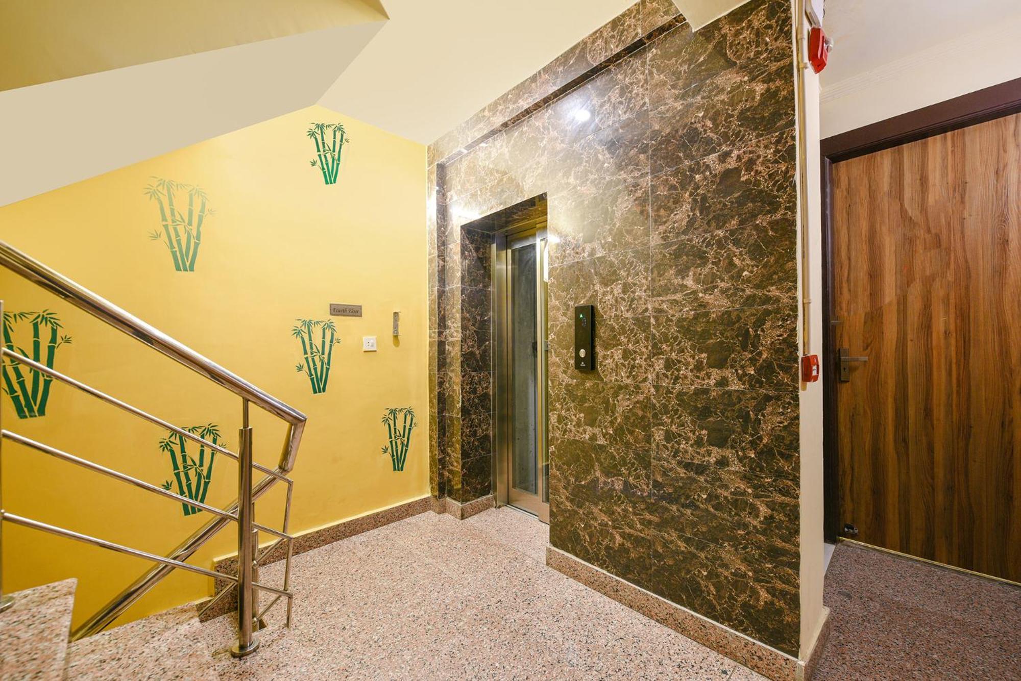 Fabhotel Ishtara Auberge New Delhi Exterior photo