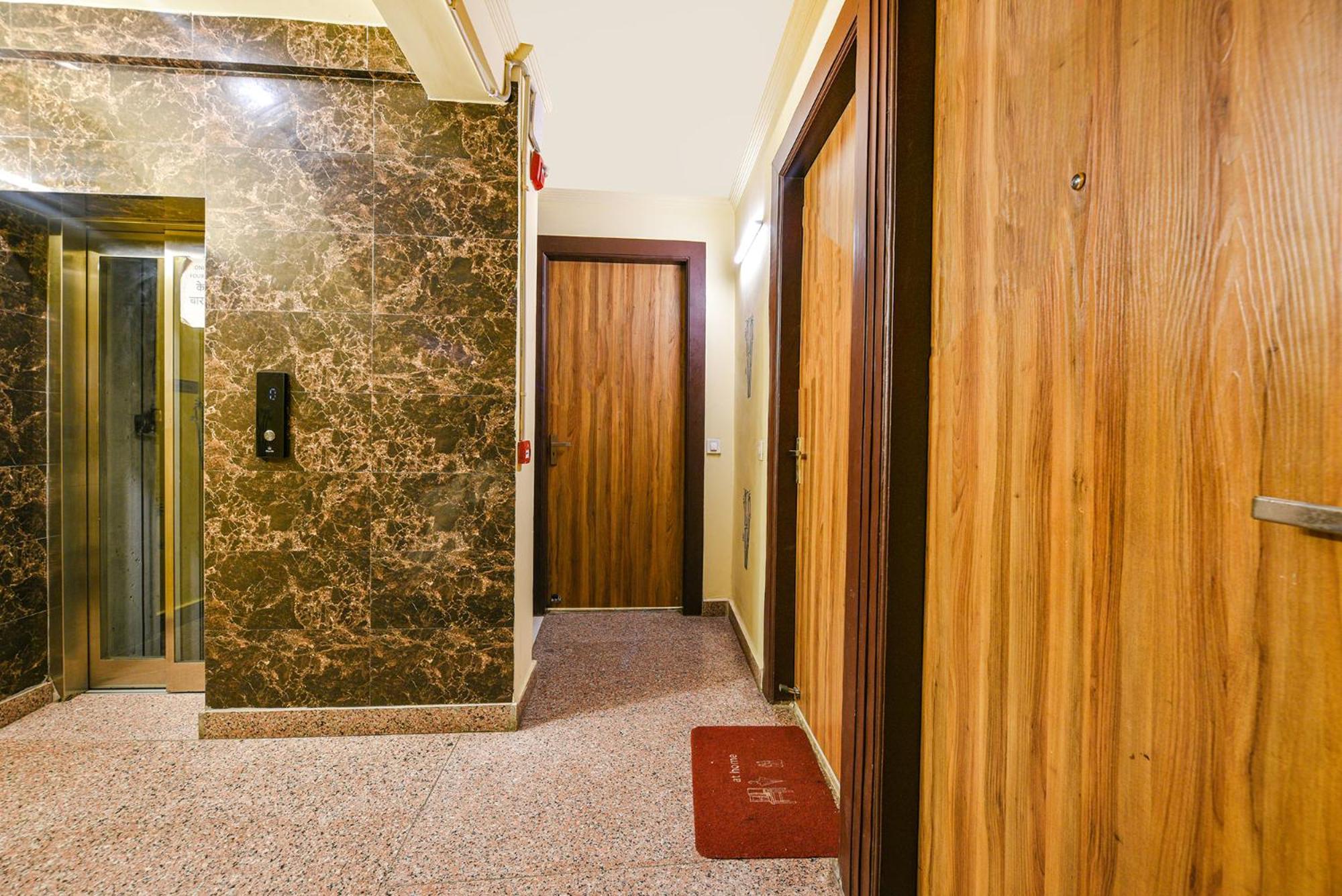 Fabhotel Ishtara Auberge New Delhi Exterior photo